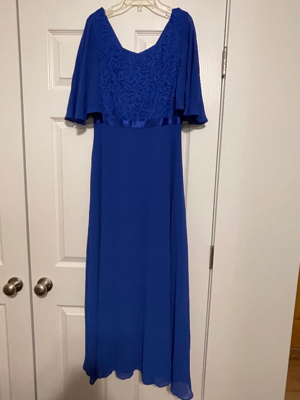 NWOT royal Blue Dress Tells, Lace, Chiffon, flutter sleeve size M